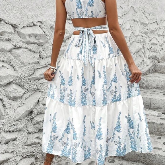 Summer Maxi cutout Dress - Picture 3 of 4